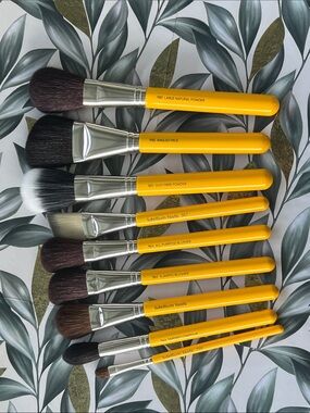 Yellow Makeup Brush Set – 10-Piece Face & Eye Collection